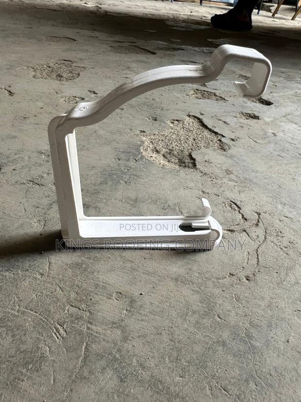 Outside Gutter Hanger, Rain Gutters Accessories · Photo 1
