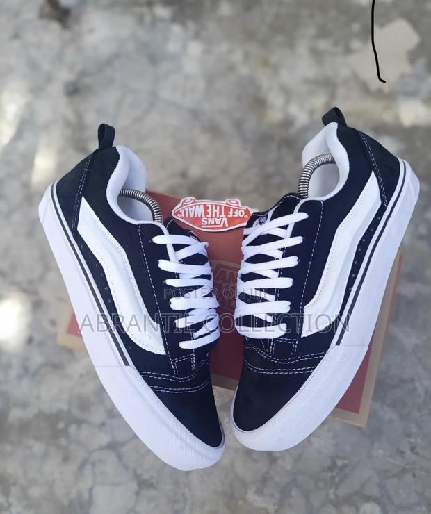 Quality Causal Vans Knu Skool Black/White · Photo 2