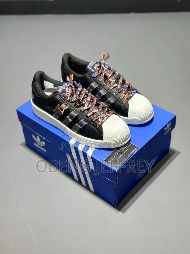 Original Adidas Superstar Core Black / White · Photo 1