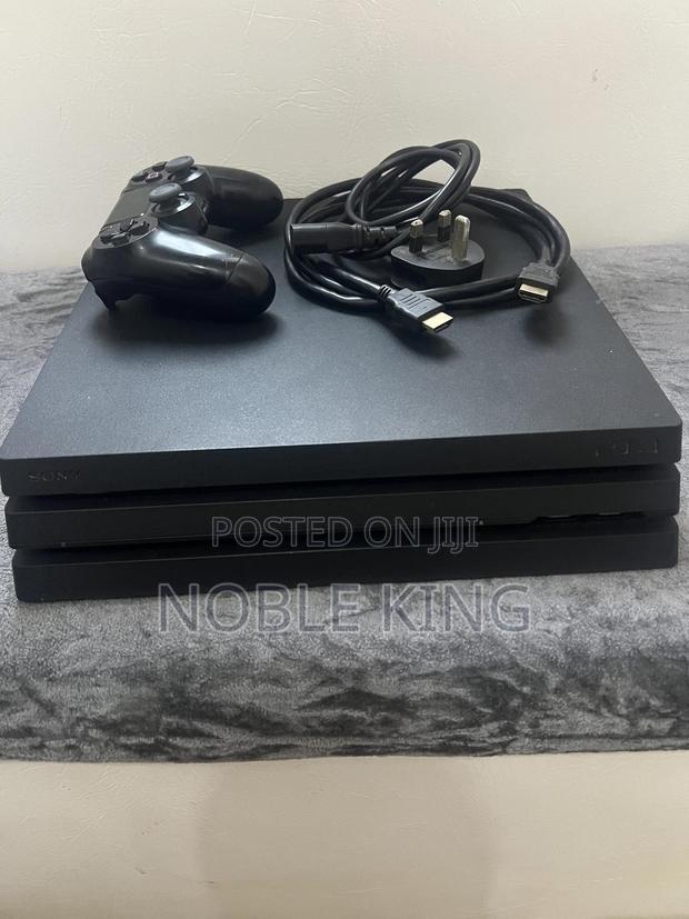 Playstation 4 Pro · Photo 1