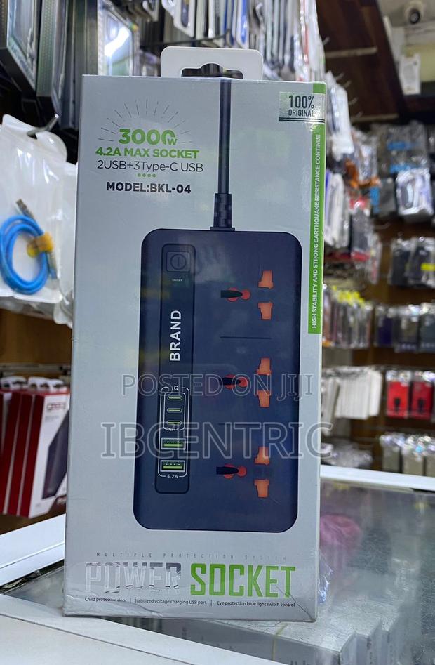 3- Port Power Socket · Photo 1
