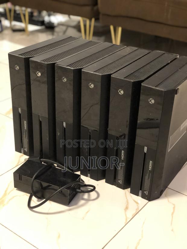 Xbox One With 12 Free Games Including Fc25 · Photo 1