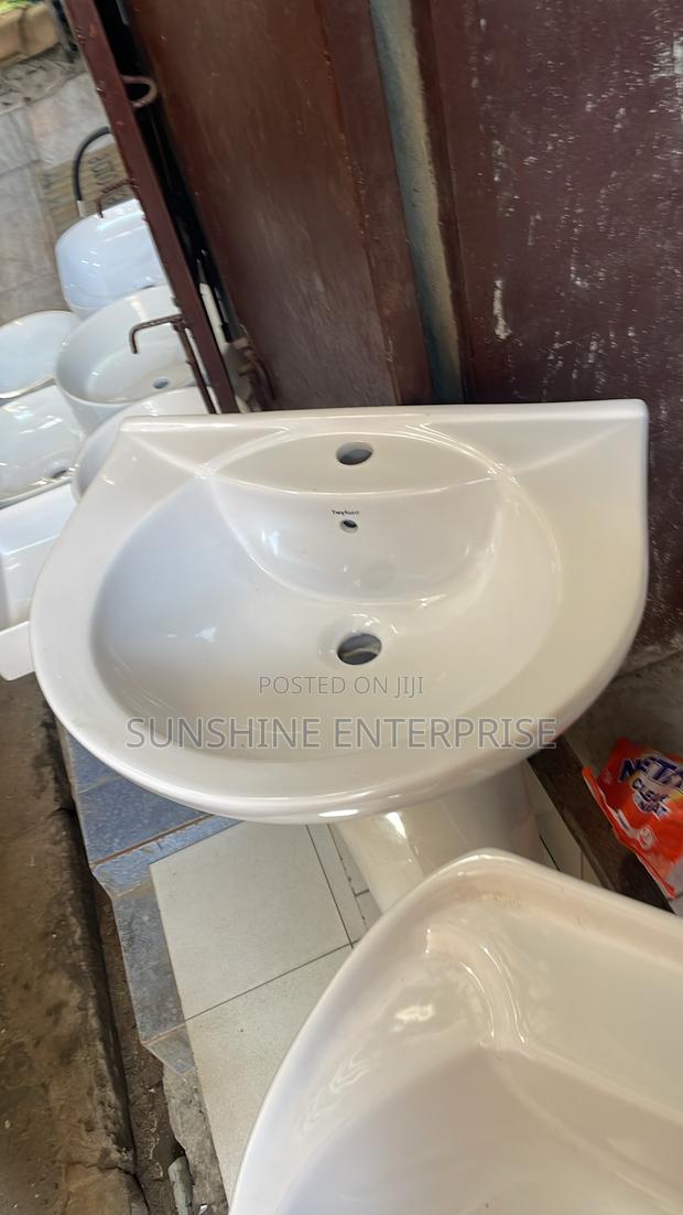Twyford Basin And Stand · Photo 1