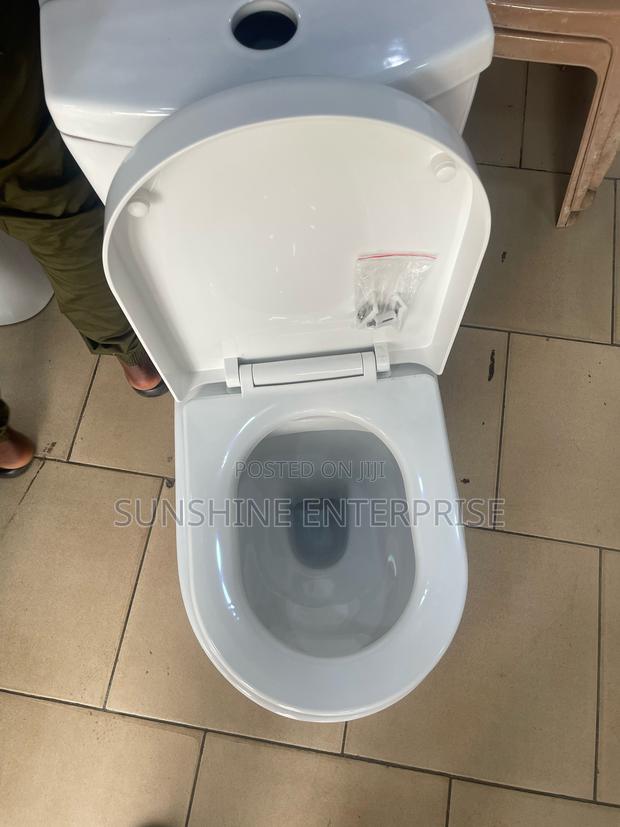 Frencia Press Top Water Closet · Photo 3