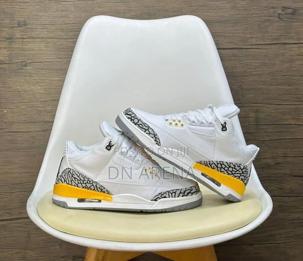 Air Jordan Sneakers Size 38 to 46 Original Neatly Package · Photo 1
