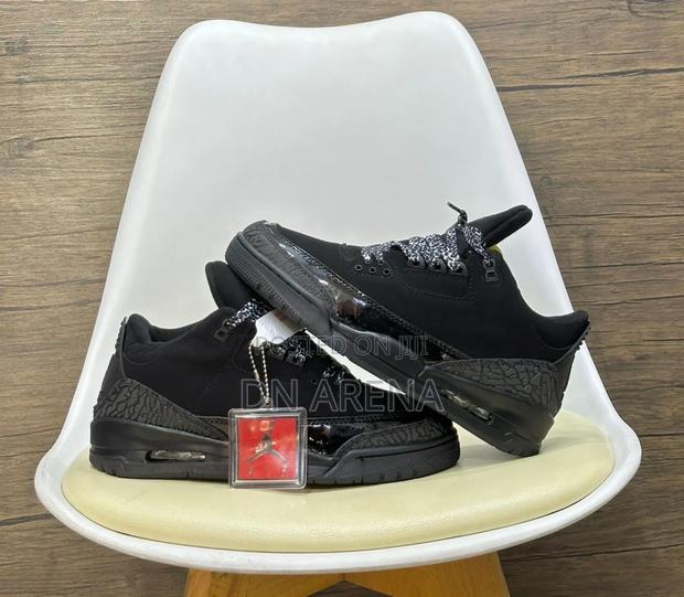 Air Jordan Sneakers Size 38 to 46 Original Neatly Package · Photo 2