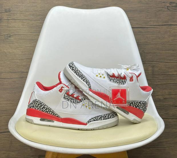 Air Jordan Sneakers Size 38 to 46 Original Neatly Package · Photo 6