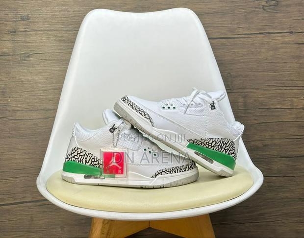 Air Jordan Sneakers Size 38 to 46 Original Neatly Package · Photo 7