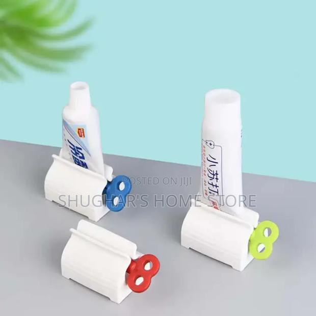 Toothpaste Squeezer Holder · Photo 3