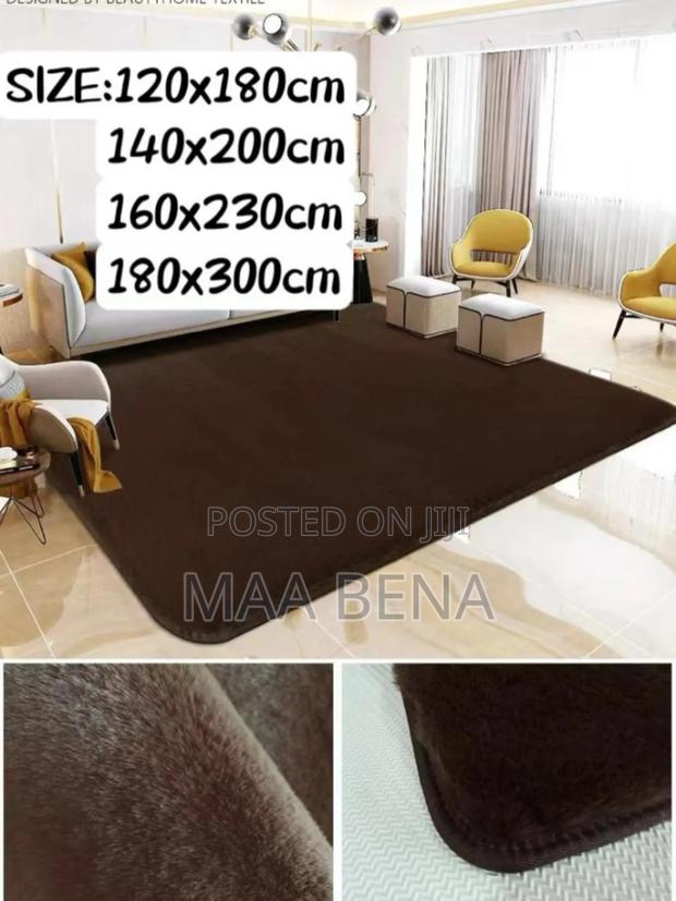 Fluffy Center Carpet (Large) · Photo 2