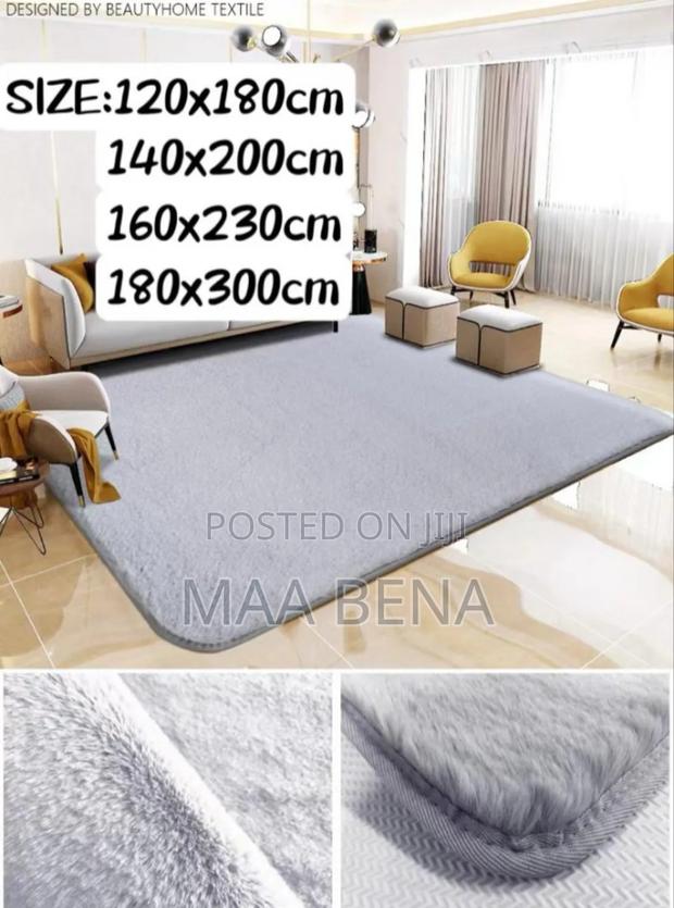Fluffy Center Carpet (Large) · Photo 3