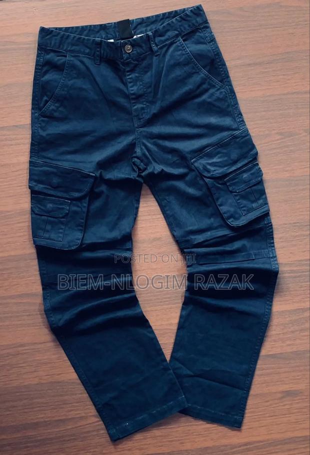 High Quality Cargo Available in Stock · Photo 6