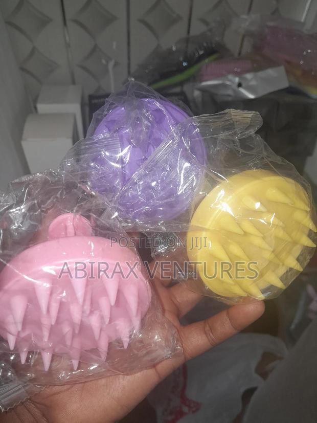 Silicone Scalp Massager · Photo 2
