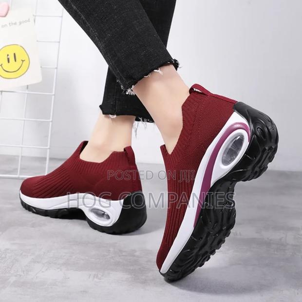 Casual Breathable Sneakers Sports Gym Smart Shoes- Fast Delivery · Photo 3