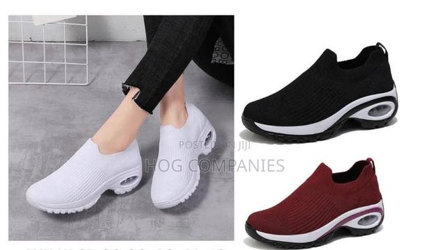Casual Breathable Sneakers Sports Gym Smart Shoes- Fast Delivery · Photo 2
