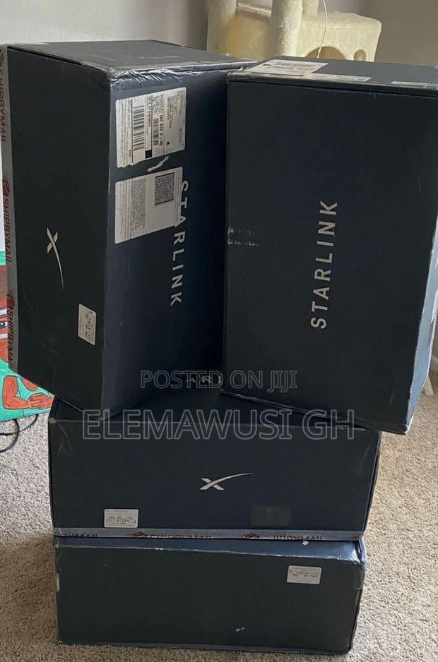 Starlink V2 Standard Satellite Dish Kit With Router · Photo 4