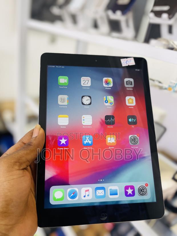 Apple iPad Air 16 GB Gray · Photo 1