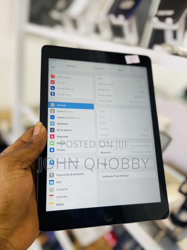 Apple iPad Air 16 GB Gray · Photo 4