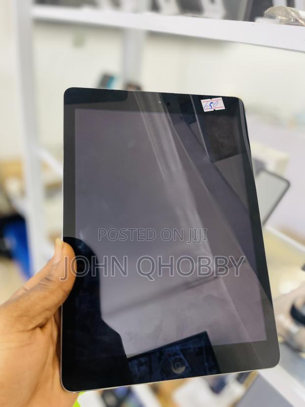 Apple iPad Air 16 GB Gray · Photo 6
