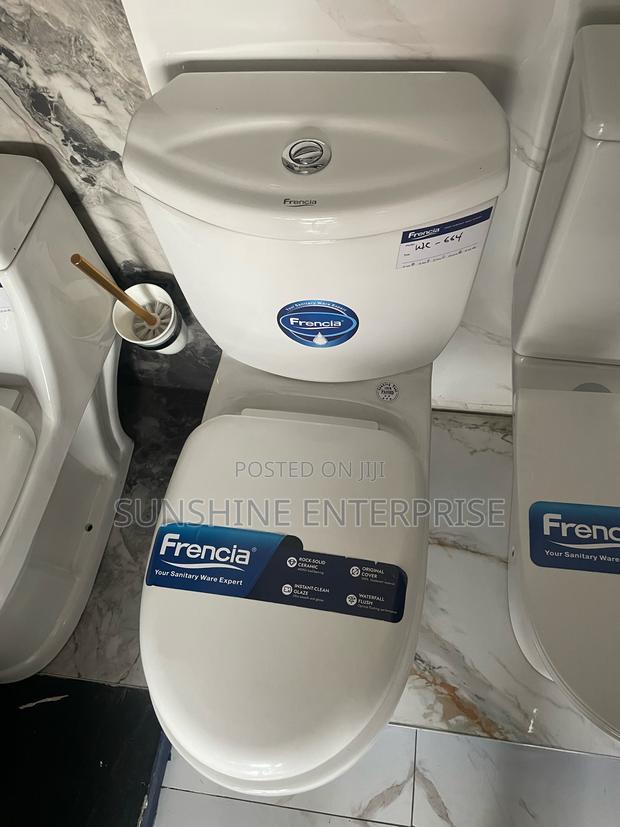 Water Closet, Frencia Big Tank , Press Top · Photo 1