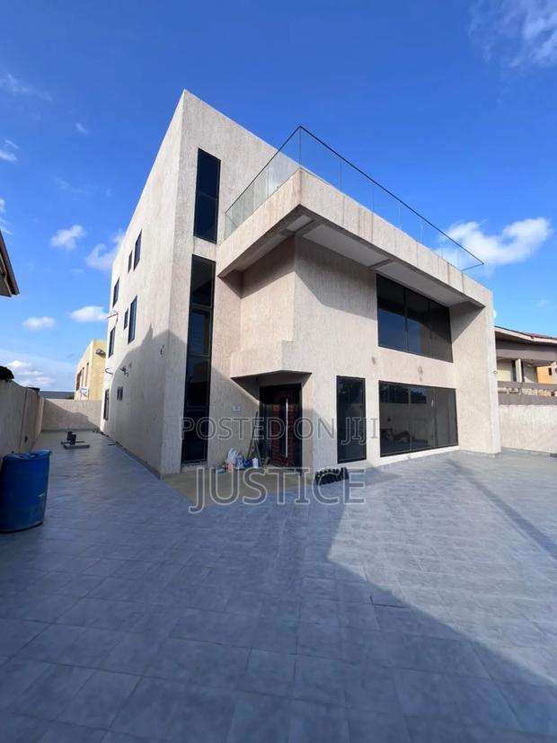 6bdrm Duplex in Abc Achimota for sale · Photo 1