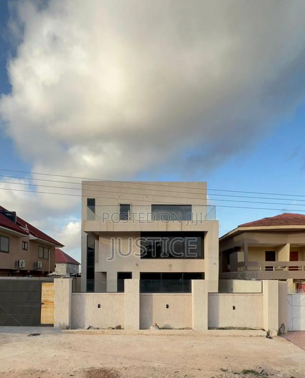 6bdrm Duplex in Abc Achimota for sale · Photo 8