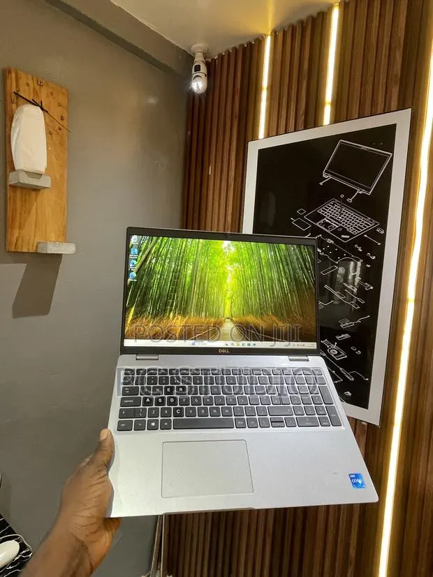 Laptop Dell Latitude 5520 8GB Intel Core i5 SSD 256GB · Photo 1