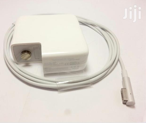 Macbook Pro Charger 85w · Photo 1