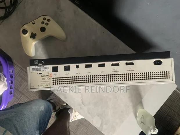 Xbox One S · Photo 1