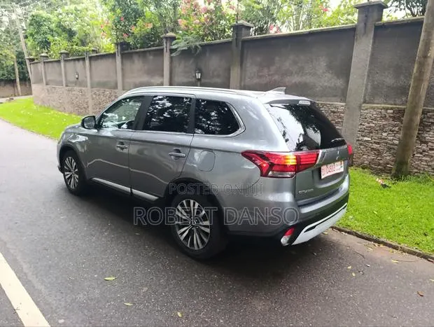 Mitsubishi Outlander SEL FWD 2020 Gray · Photo 1