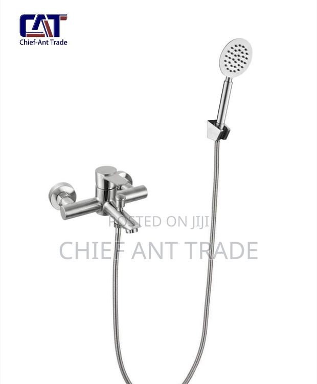 Shower. 2 Flow. 8302 · Photo 1