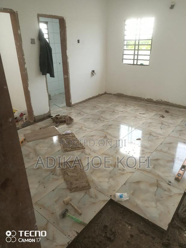 Phone in Joefel Tilling Decor · Photo 3