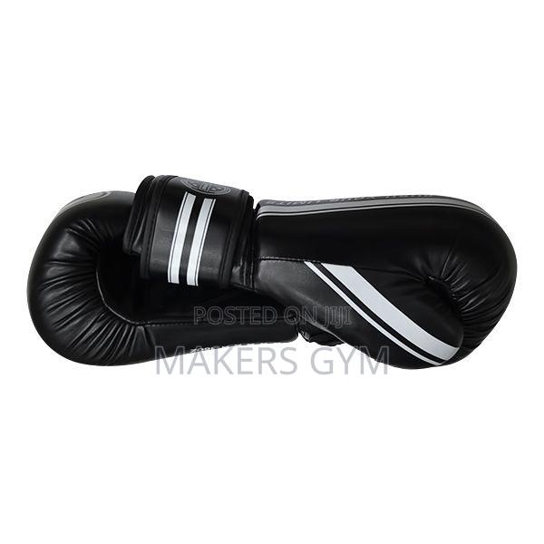 Boxing Glove (With a Grip Cord ) · Photo 1