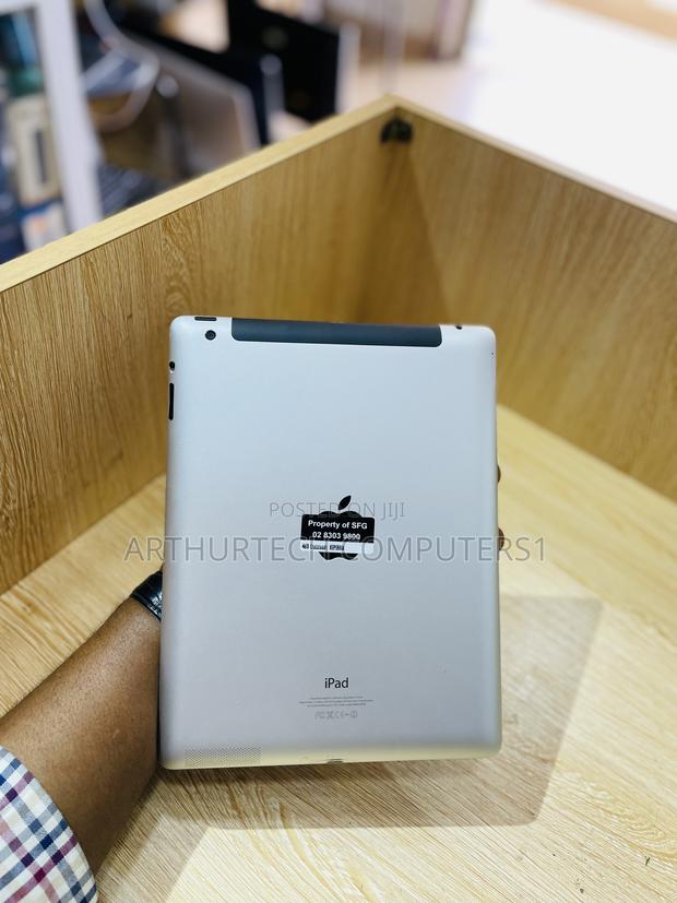 Apple iPad 4 Wi-Fi + Cellular 16 GB · Photo 3