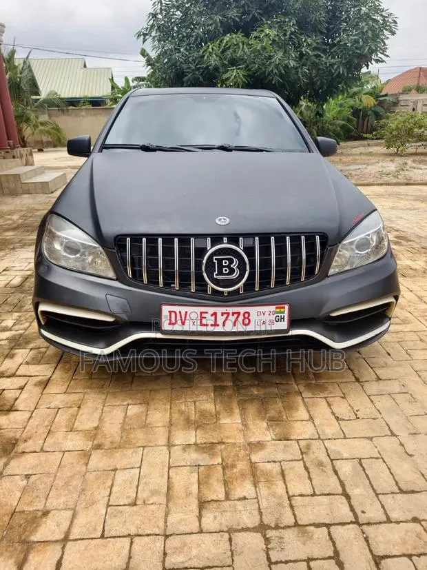 Mercedes-Benz C300 Sport Sedan RWD (3.0L 6cyl 6M) 2011 Matt Black · Photo 1