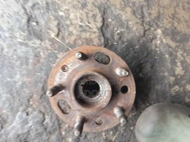GMC Front Hub Front Bearing · Photo 1