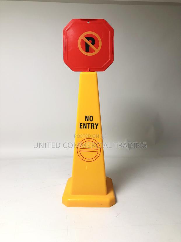 Traffic Con And Warning Signal · Photo 1