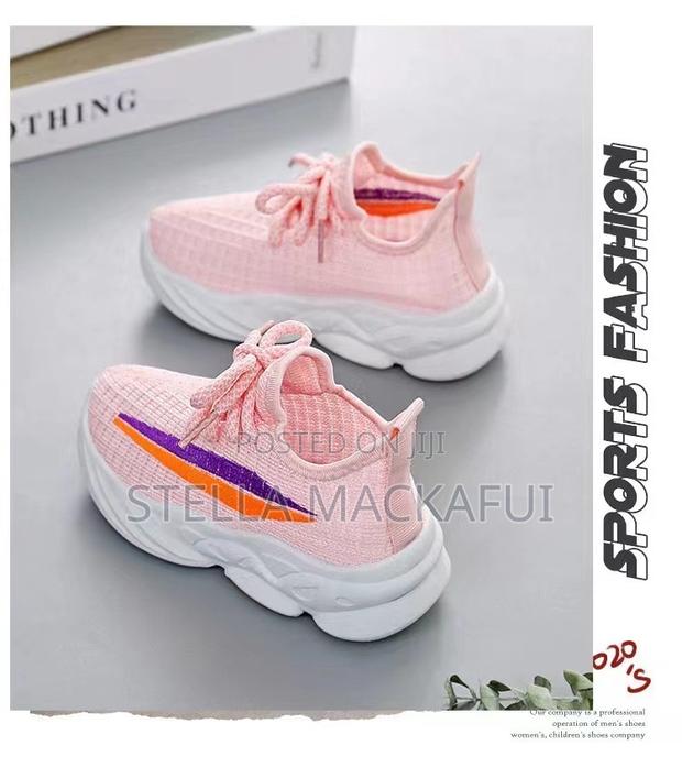 Unisex Sneakers Size 33 Only for Kids · Photo 1