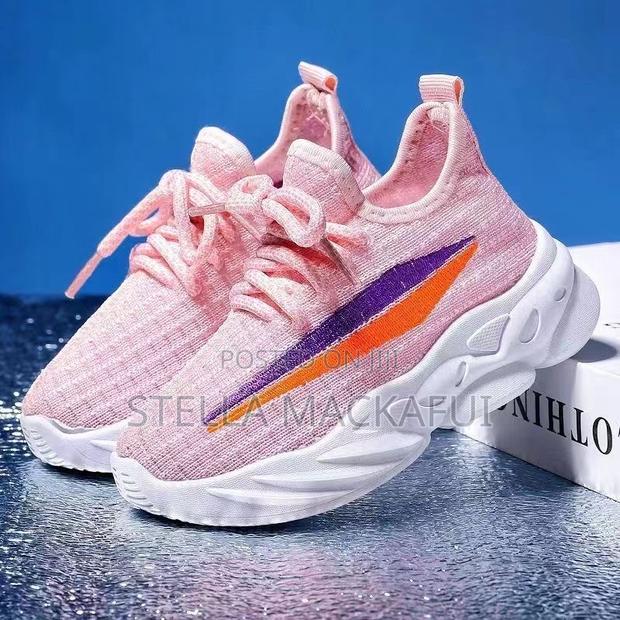 Unisex Sneakers Size 33 Only for Kids · Photo 2