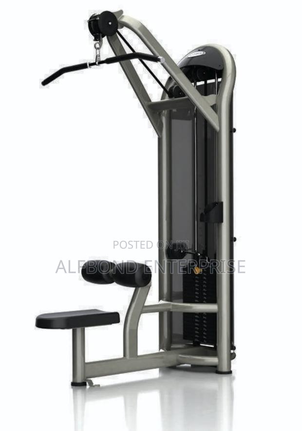 Commercial Lat Pull Down Machine · Photo 1