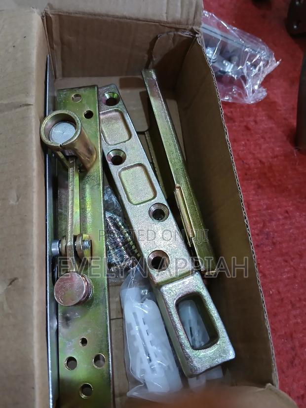 Heavy Duty Pivot Hinges · Photo 3