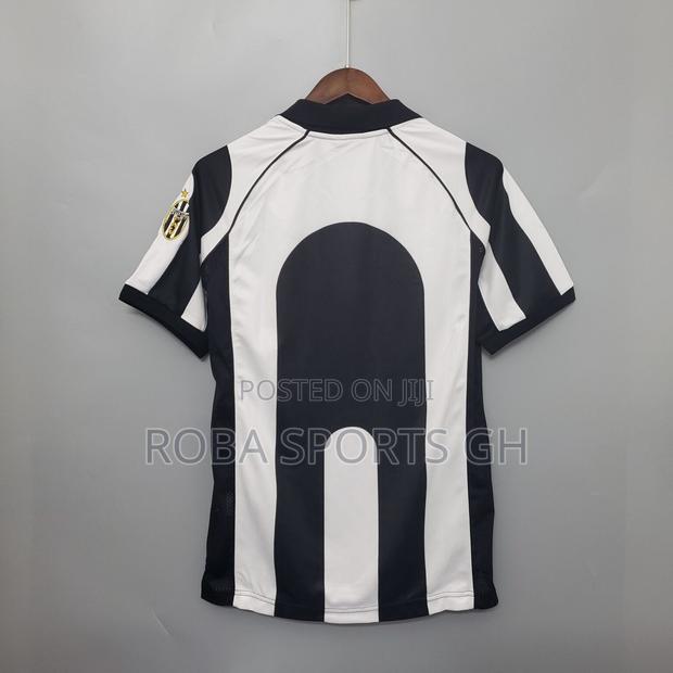 1996/97 Juventus Retro Home Jersey · Photo 3