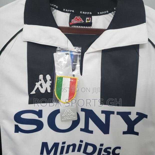1996/97 Juventus Retro Home Jersey · Photo 4