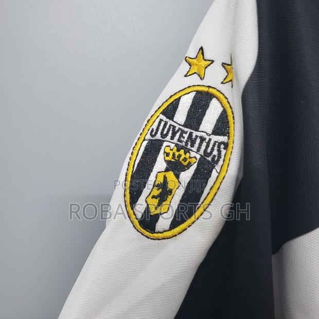 1996/97 Juventus Retro Home Jersey · Photo 5