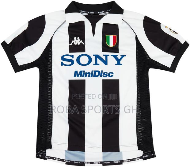 1996/97 Juventus Retro Home Jersey · Photo 1