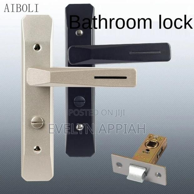Bathroom Door Lock · Photo 1