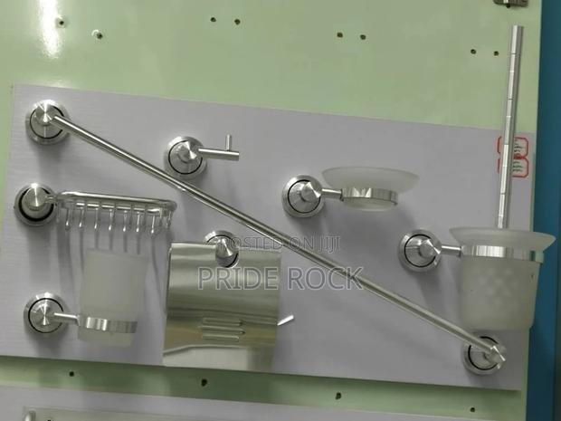 Bathroom Accessories Aluminum, Seven Pieces · Photo 2