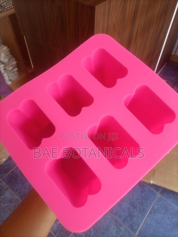 6 Cavity Key Laundry Soap Sillicone Mold · Photo 1