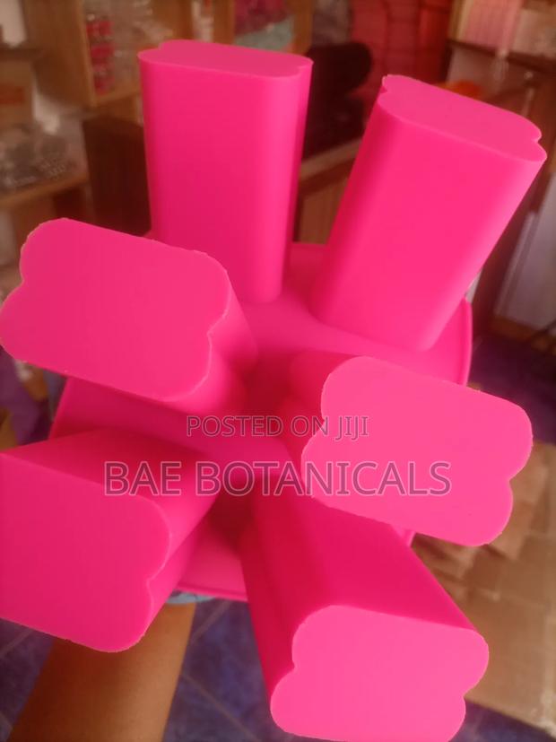 6 Cavity Key Laundry Soap Sillicone Mold · Photo 3