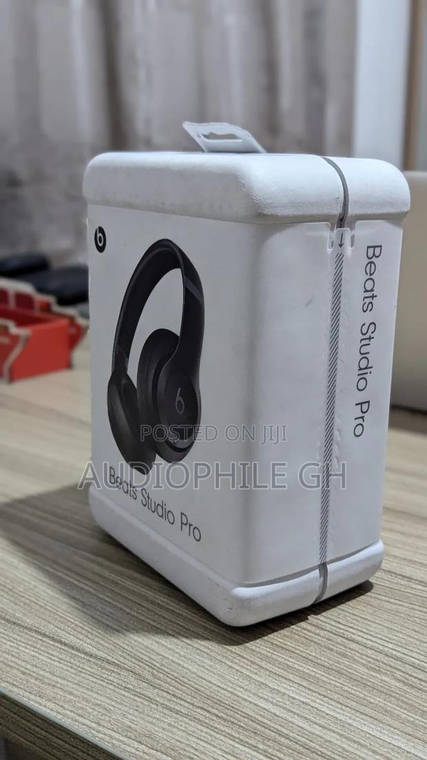 Beats Studio Pro Wireless Noise Cancelling Headphones · Photo 2